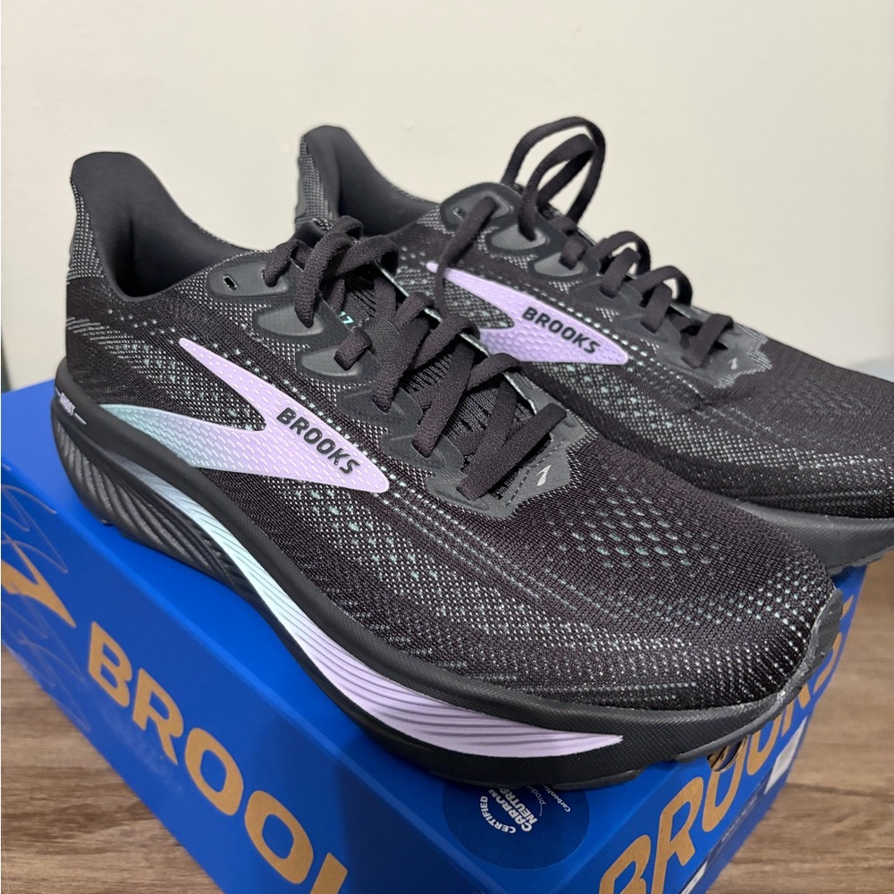 Never worn ghost 17 size 8.5